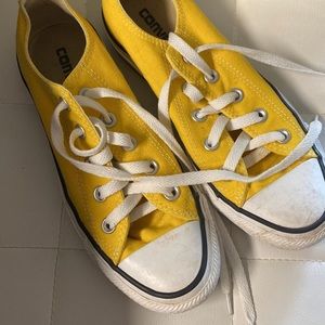 Yellow low top converse